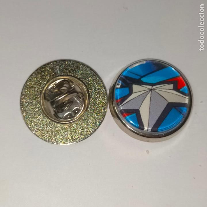 Pins de colecci&oacute;n: PIN REDONDO METAL - FUTBOL CLUB JUGADOR EQUIPO - superh&eacute;roes Marvel Vengadores.