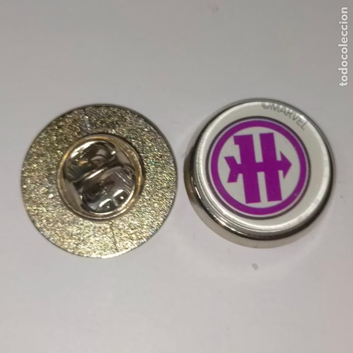 Pins de colecci&oacute;n: PIN REDONDO METAL - FUTBOL CLUB JUGADOR EQUIPO - superh&eacute;roes Marvel Vengadores.