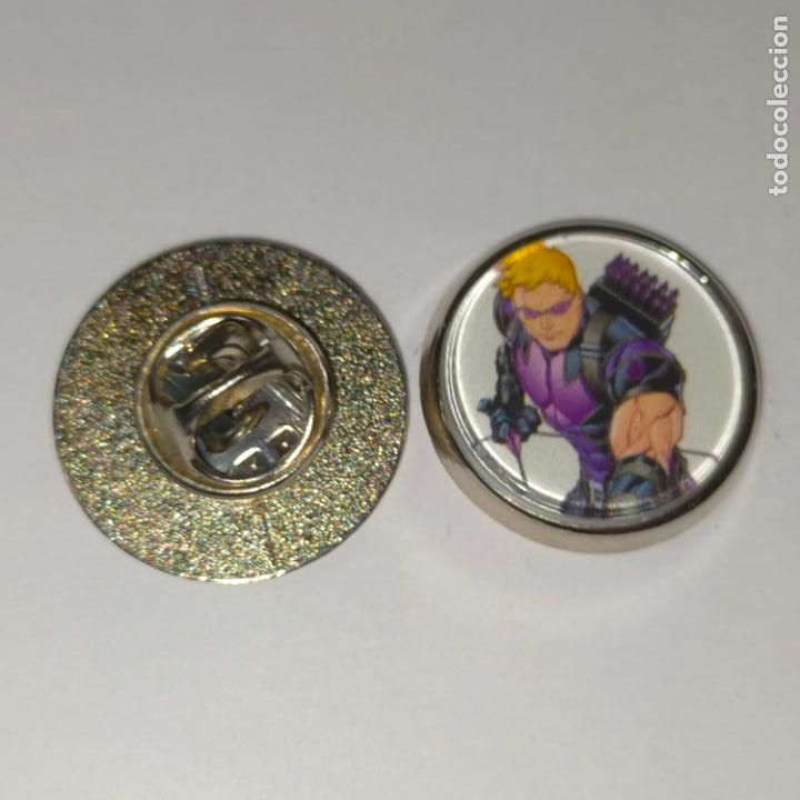 Pins de colecci&oacute;n: PIN REDONDO METAL - FUTBOL CLUB JUGADOR EQUIPO - superh&eacute;roes Marvel Vengadores.