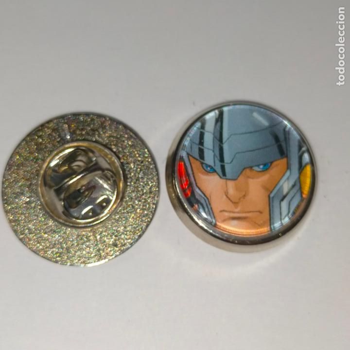 Pins de colecci&oacute;n: PIN REDONDO METAL - FUTBOL CLUB JUGADOR EQUIPO - superh&eacute;roes Marvel Vengadores.