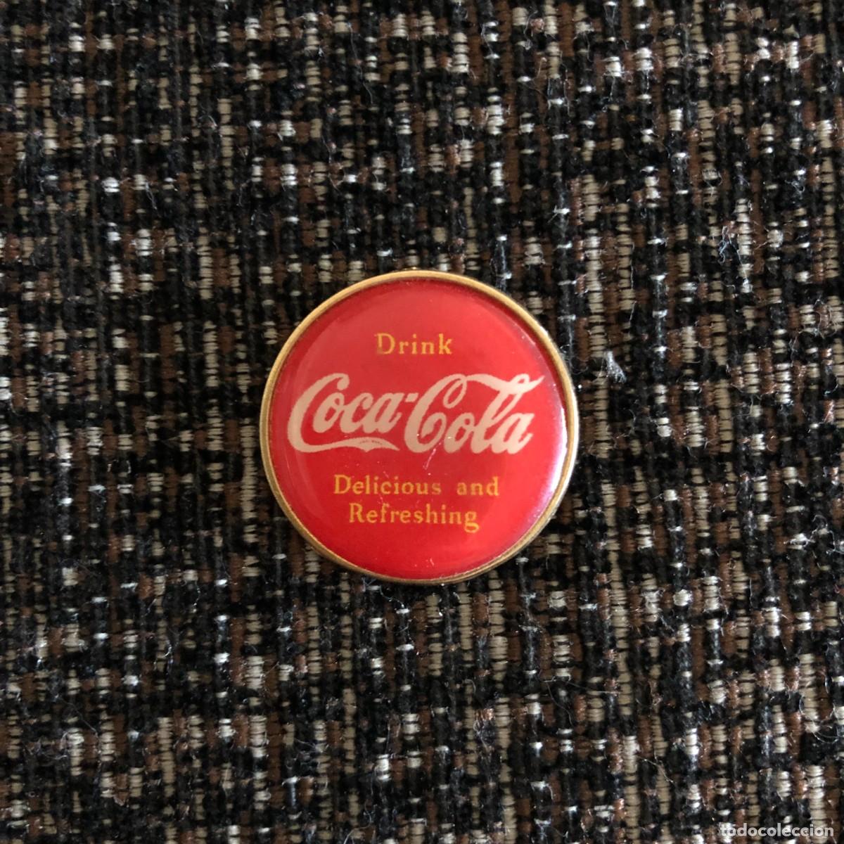 Pin's de collection: ANTIGUO PIN COCA COLA COCACOLA EN METAL DORADO Y RESINA MEDIDA 2.5 CENT&Iacute;METROS DI&Aacute;METRO DRINK