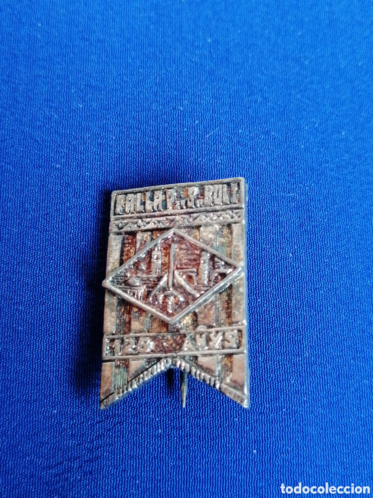 Collection pins: FALLA PLAZA SANT BULT N&Uacute;MERO DE COMISION 19 INSIGNIA DE ALFILER