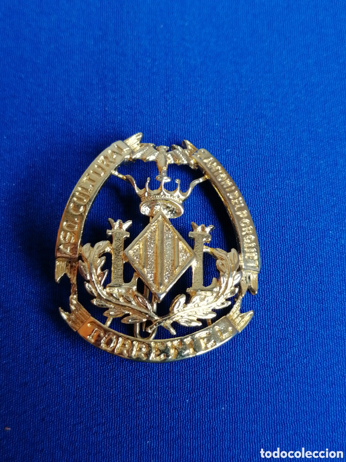 Pin's de collection: ASOCIACI&Oacute;N CULTURAL SAN ANTONI DEL PORQUET - TORREFIEL - VALENCIA INSIGNIA DE ALFILER
