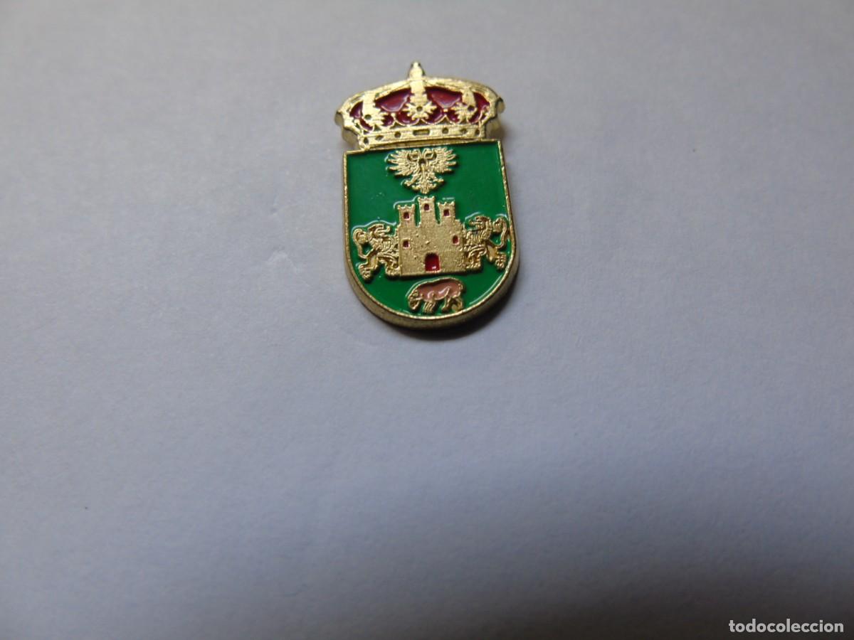 Pins de colecci&oacute;n: PIN HERALDICO DE TARAZONA DE LA MANCHA (ALBACETE)