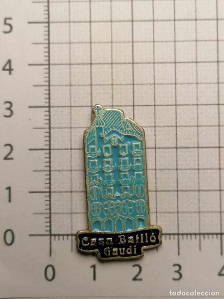 Pins de colecci&oacute;n: PIN CASA BATLLO GAUDI AZUL