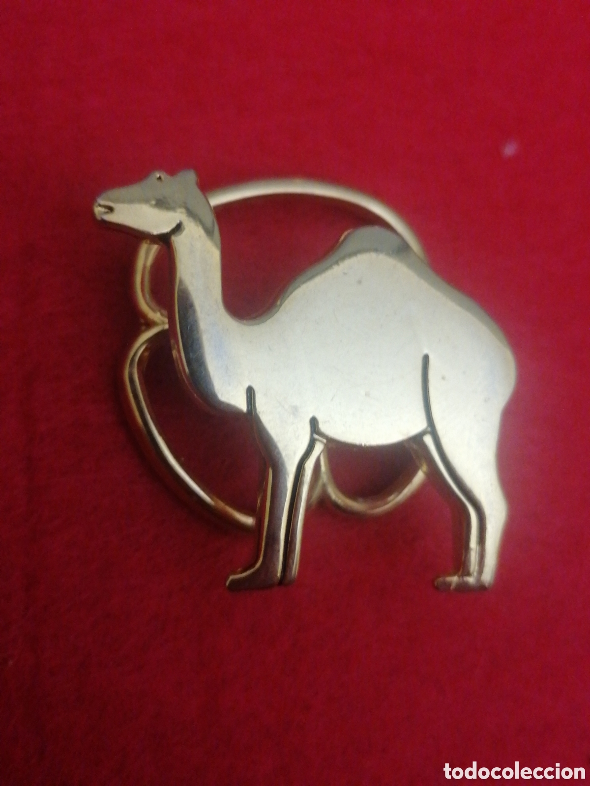 Collection pins: Broche porta pa&ntilde;uelos PIN camello dromedario