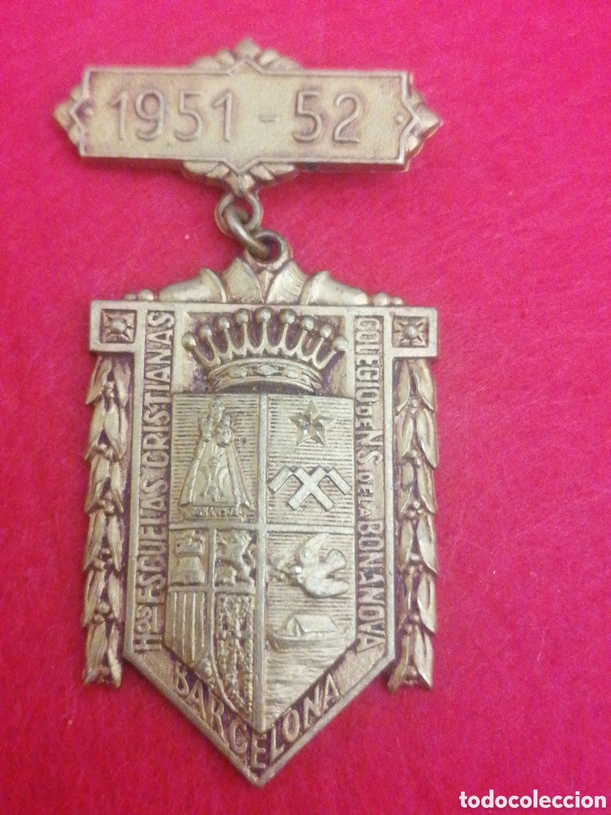 Collection pins: Broche pin con decoraci&oacute;n tipo imperdible Salle Bonanova 1951-1952