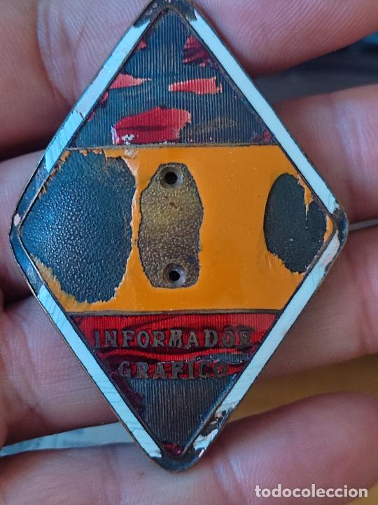 Pins de colecci&oacute;n: INSIGNIA ESMALTE INFORMADOR GRAFICO EPOCA FRANCO DIRECCION GENERAL SEGURIDAD ROMBO 6,5 cms ALTO