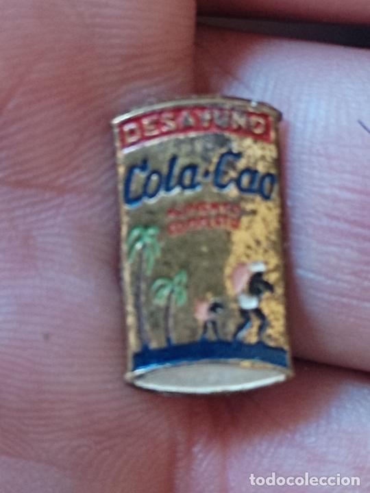 Pins de colecci&oacute;n: COLA CAO BOTE DESAYUNO NEGRITOS METAL DORADO COLOREADO 1,8 CM ALTO ORIGINAL RETRO