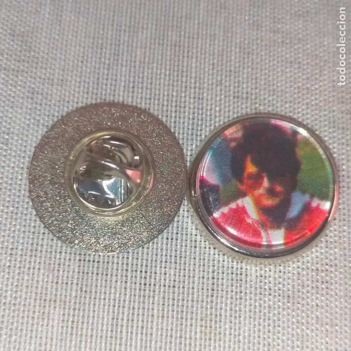 Pins de cole&ccedil;&atilde;o: pin redondo metal - f&uacute;tbol equipo club Atl&eacute;tico de Madrid JUGADOR
