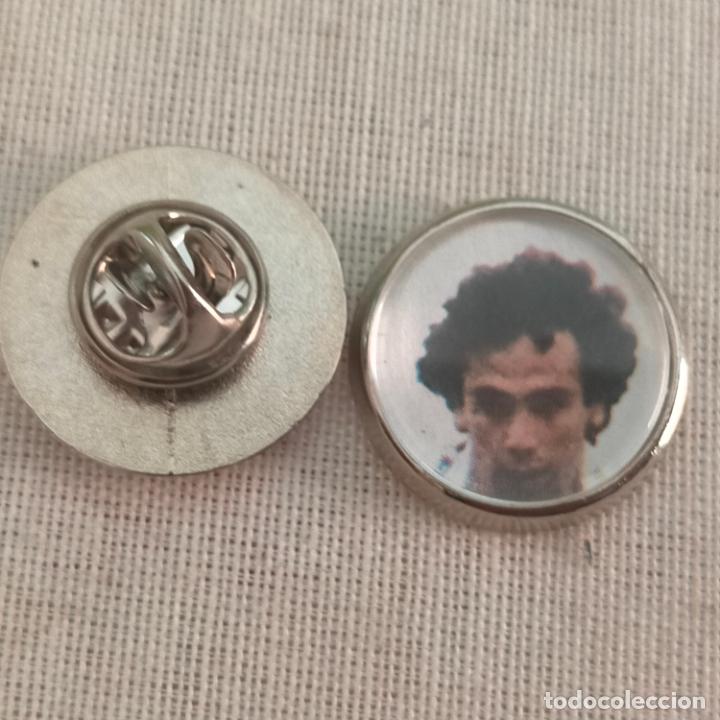 Pins de cole&ccedil;&atilde;o: pin redondo metal - f&uacute;tbol equipo club Atl&eacute;tico de Madrid JUGADOR