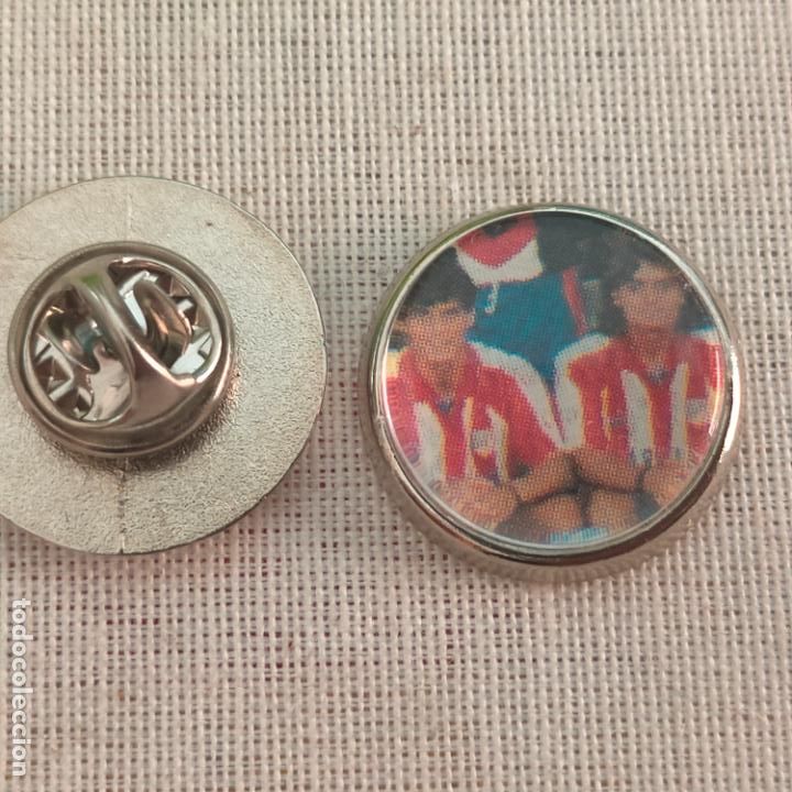 Pins e Spille di collezione: pin redondo metal - f&uacute;tbol equipo club Atl&eacute;tico de Madrid JUGADOR