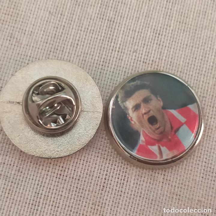 Pins de cole&ccedil;&atilde;o: pin redondo metal - f&uacute;tbol equipo club Atl&eacute;tico de Madrid JUGADOR