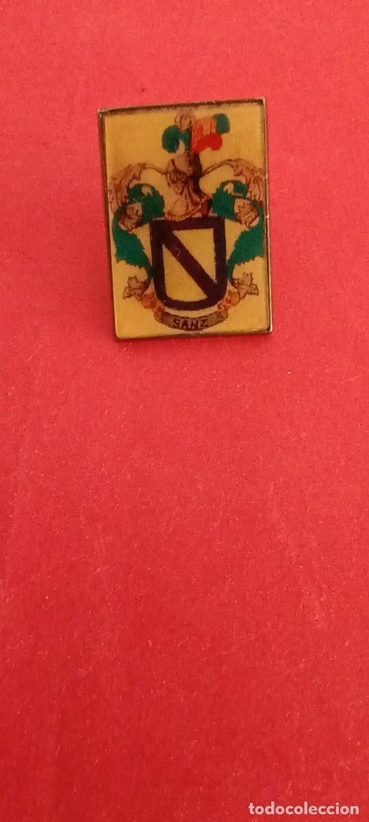 Pins de colecci&oacute;n: Pin her&aacute;ldico - Apellido Sanz - Blas&oacute;n