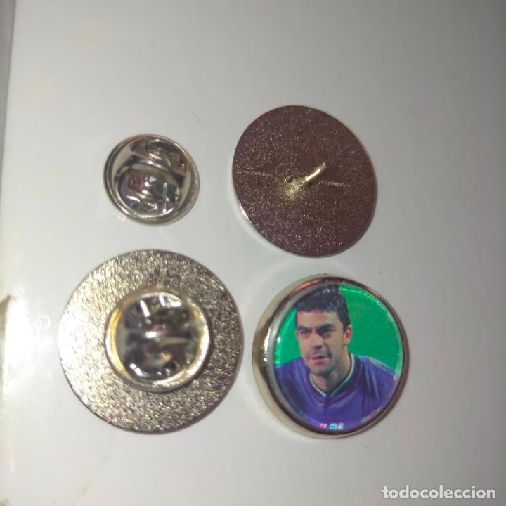 Pin's de collection: PIN REDONDO METAL - FUTBOL JUGADOR DEL EQUIPO FUTBOL historia del REAL MADRID