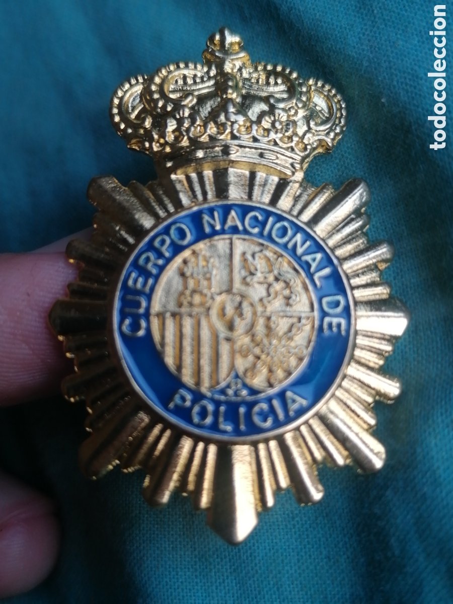 Pin escudo Policía Nacional. La Tienda de España