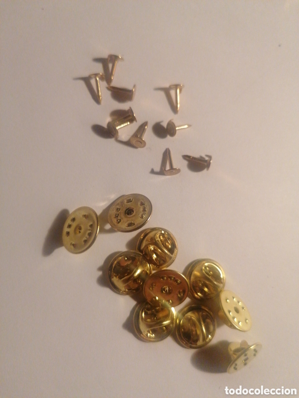 Collection pins: Lote de 10 cierres de mariposa, + 10 pincho clavo Pin