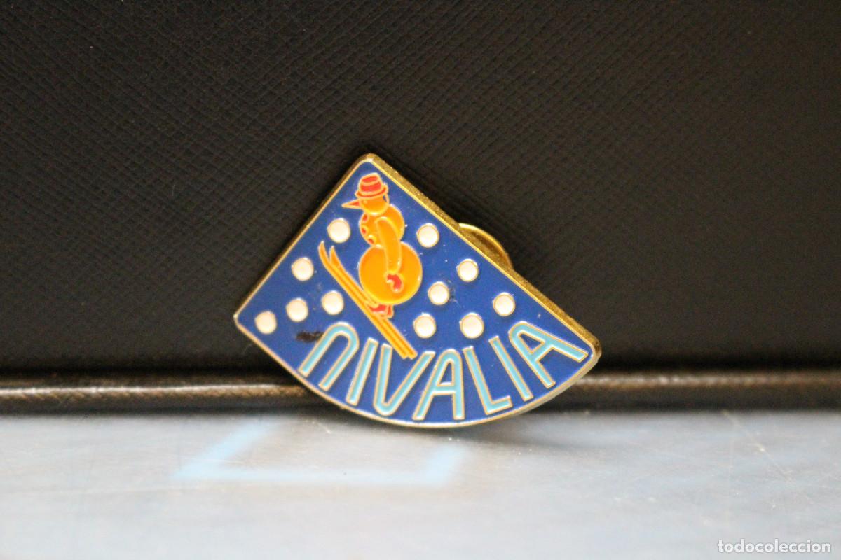 Pins de colecci&oacute;n: Pin Nivalia. Feria de esqu&iacute;.