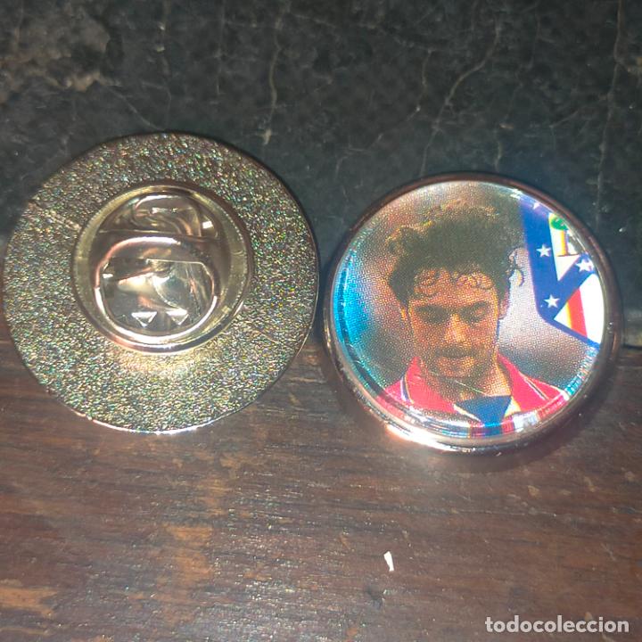 Pins de colecci&oacute;n: pin redondo metal - f&uacute;tbol equipo club Atl&eacute;tico de Madrid JUGADOR