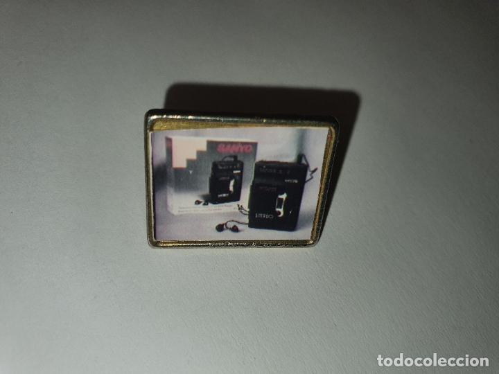 Pins de colecci&oacute;n: PIN CHAPA -- WALKMAN - Foto 1