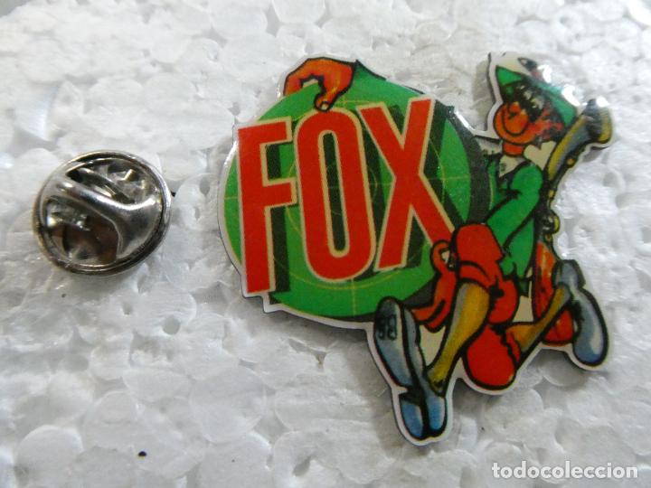 Collection pins: PIN MASCOTA PERSONAJE FOX A DETERMINAR