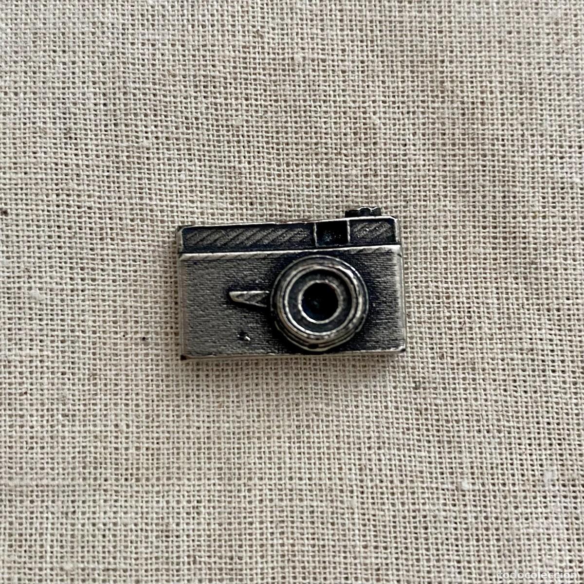 Sammlung von Pins: PIN METALICO ASPECTO RETRO VINTAGE CAMARA DE FOTOS CAMARA FOTOGRAFICA ANTIGUA NUEVO SIN USO MATE