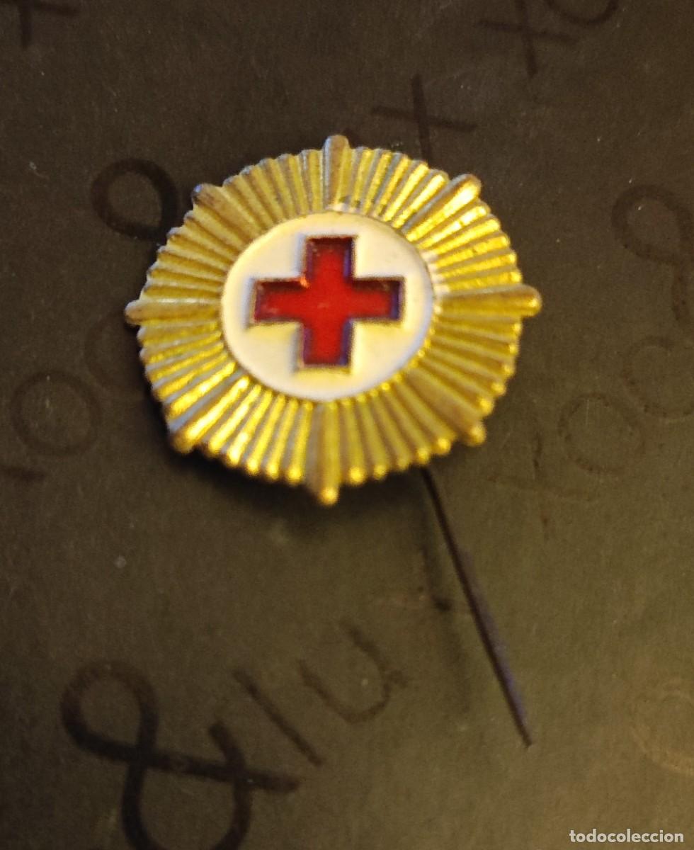 Pins e Spille di collezione: PIN - ANTIGUA INSIGNIA ALFILER / AGUJA - CRUZ ROJA - METAL
