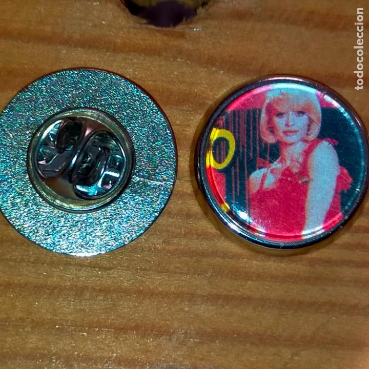Sammlung von Pins: pin redondo metal - musica rafaela carra