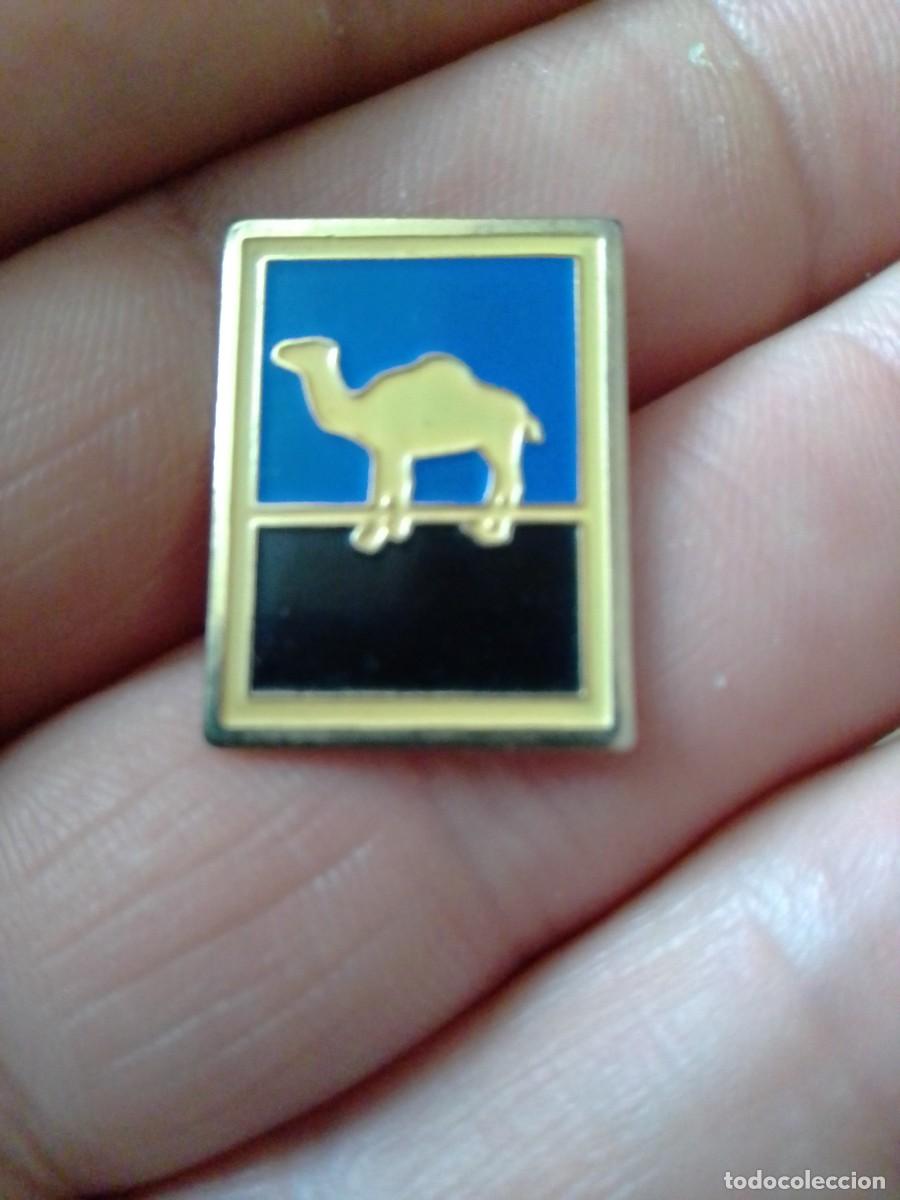 Pins de colecci&oacute;n: PINS CAMEL MARCA TABACO CIGARRILLOS