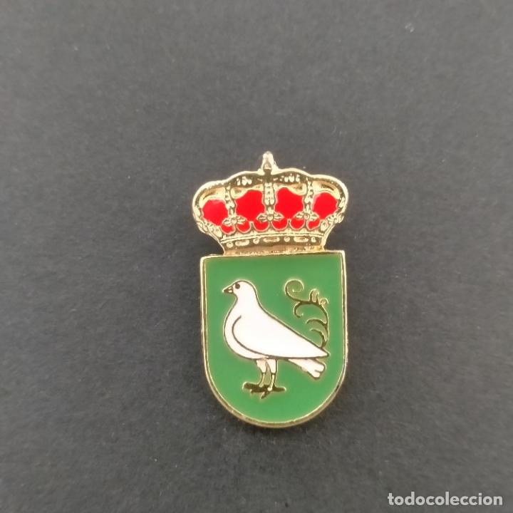 Pins de colecci&oacute;n: Pin escudo Palomares del Rio (SEVILLA)
