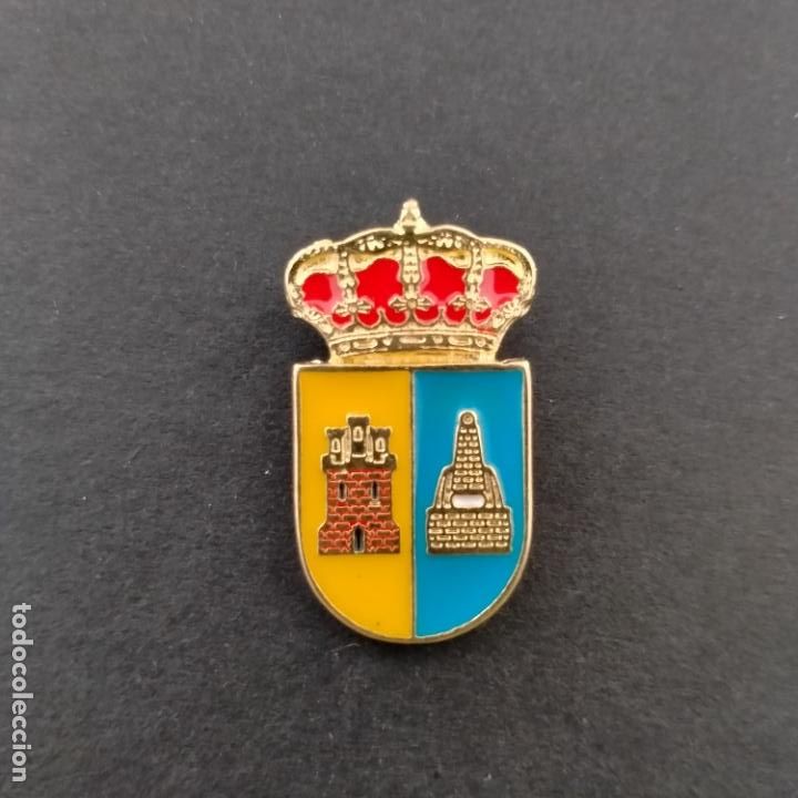Pins de colecci&oacute;n: PIN ESCUDO FUENTES DE ANDALUC&Iacute;A (SEVILLA)