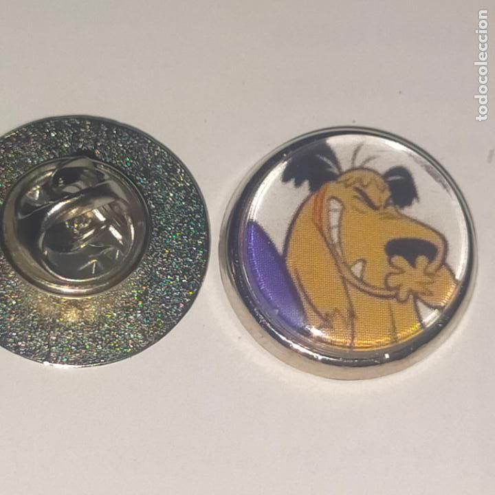Pin's de collection: pin redondo metal - dibujos animados - lindo pulgoso