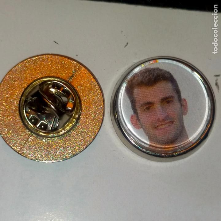 Pins de cole&ccedil;&atilde;o: pin redondo metal - f&uacute;tbol equipo club Atl&eacute;tico de Madrid JUGADOR