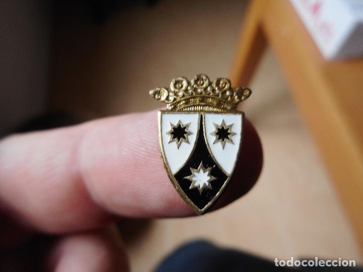 Pins de colecci&oacute;n: ANTIGUO PIN OJAL SOLAPA COLEGIOS SANTA MARIA DE LA CARMEN. CARMELITAS. METAL ESMALTADO SIGLO XX