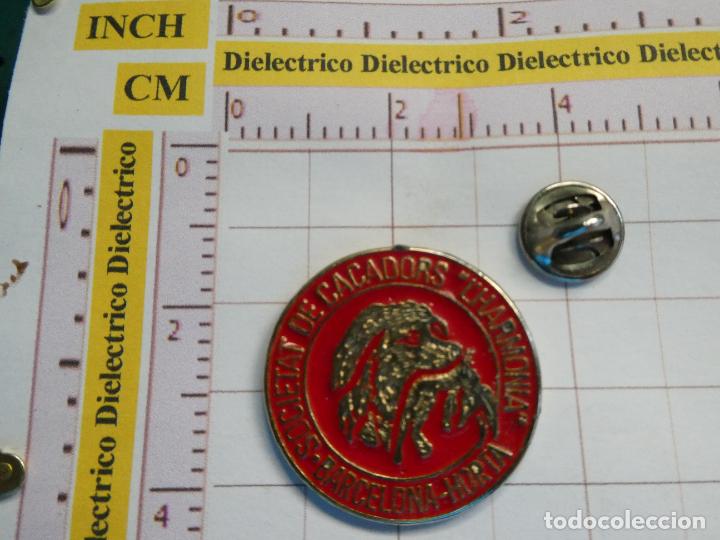 Pin's de collection: PIN DE ANIMALES. SOCIEDAD DE CAZADORES DE BARCELONA HORTA. L'HARMONIA. PERRO CAZA
