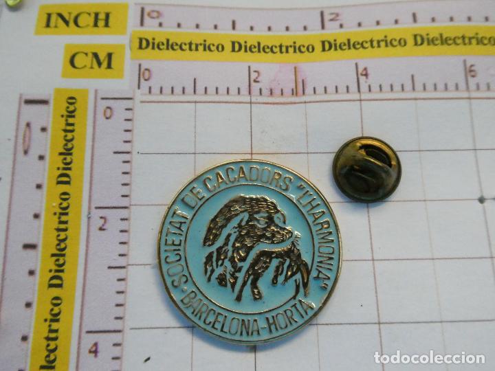 Pins de colecci&oacute;n: PIN DE ANIMALES. SOCIEDAD DE CAZADORES DE BARCELONA HORTA. L'HARMONIA. PERRO CAZA