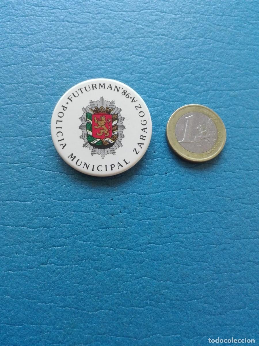Collection pins: CHAPA METALICA AGUJA IMPERDIBLE - POLICIA MUNICIPAL ZARAGOZA - FUTURMAN'86