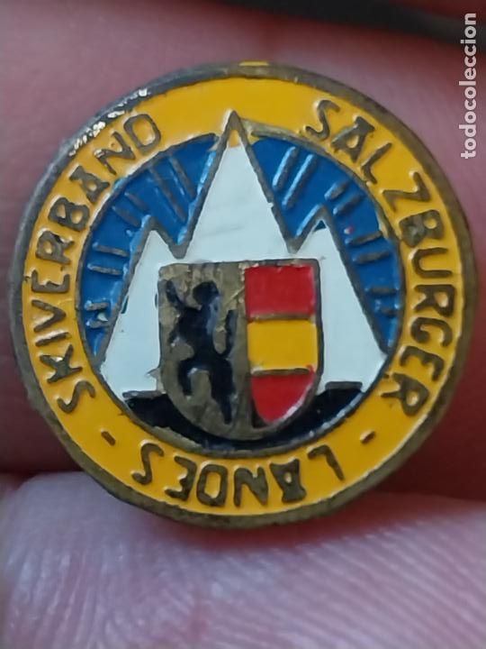 Pins de colecci&oacute;n: SALZBURGER SKIVERBAND INSIGNIA MONTA&Ntilde;ISMO CLUB ALPINISMO ESQUI PINTURA LACADA 1.5CM A&Ntilde;OS 50