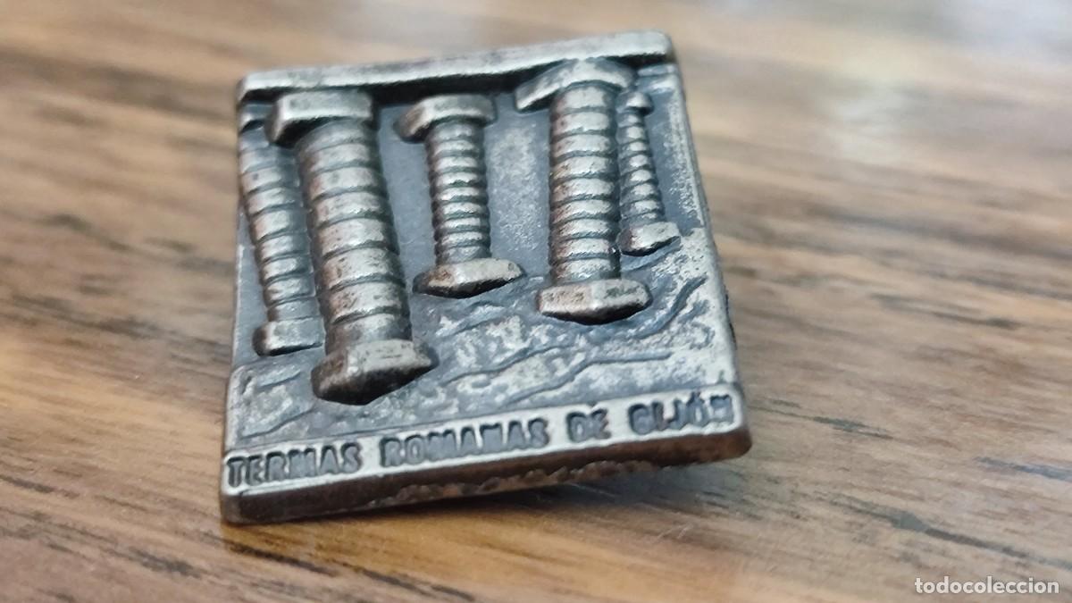 Pins de colecci&oacute;n: INSIGNIAS - PIN&acute;S TURISMO ARQUEOLOG&Iacute;A - PIN TERMAS ROMANAS DE GIJ&Oacute;N