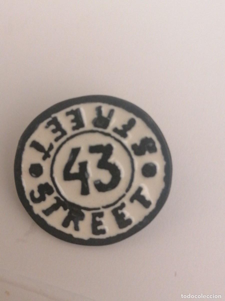 Collection pins: Pin disco discoteca street 43