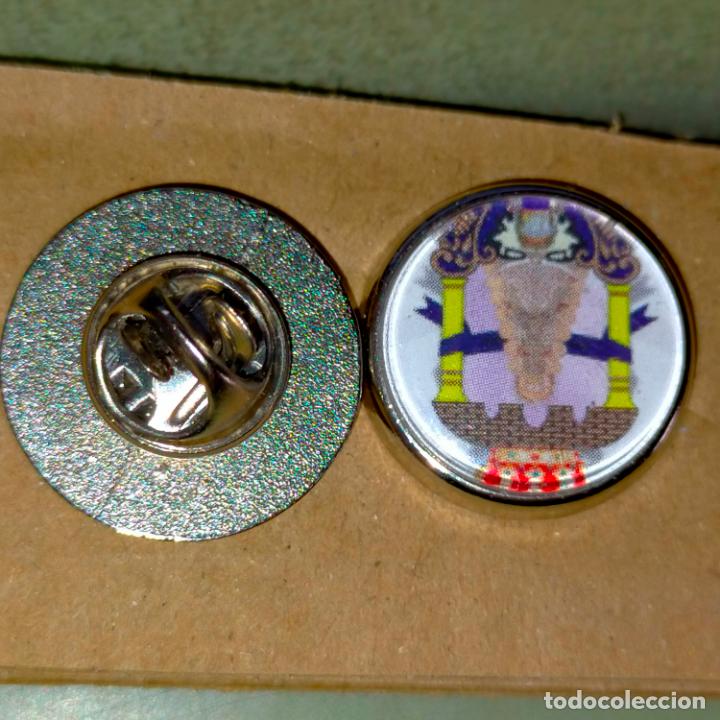 Sammlung von Pins: pin redondo metal - semana santa san fernando cadiz pin del escudo hermandad cofradia el de la foto