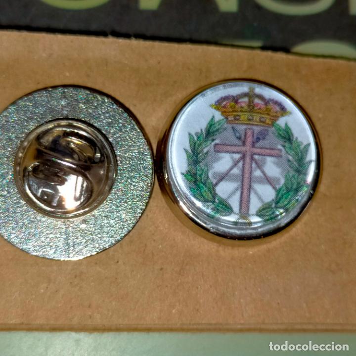 Sammlung von Pins: pin redondo metal - semana santa san fernando cadiz pin del escudo hermandad cofradia el de la foto