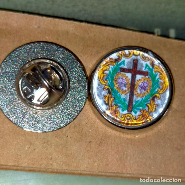Sammlung von Pins: pin redondo metal - semana santa san fernando cadiz pin del escudo hermandad cofradia el de la foto