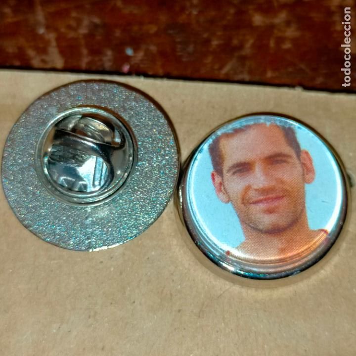 Pins de colecci&oacute;n: pin redondo metal - f&uacute;tbol equipo club OSASUNA JUGADOR