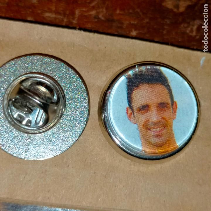 Pins de colecci&oacute;n: pin redondo metal - f&uacute;tbol equipo club OSASUNA JUGADOR
