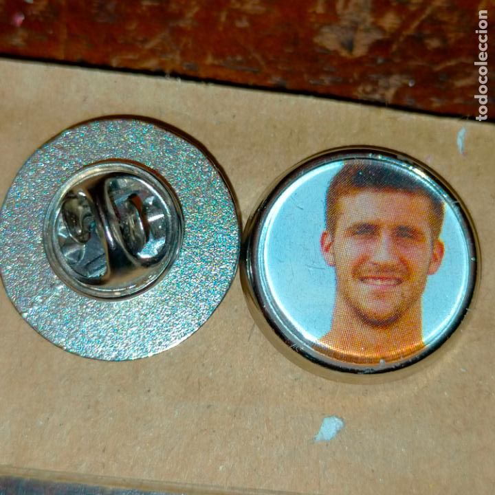 Pin's de collection: pin redondo metal - f&uacute;tbol equipo club OSASUNA JUGADOR