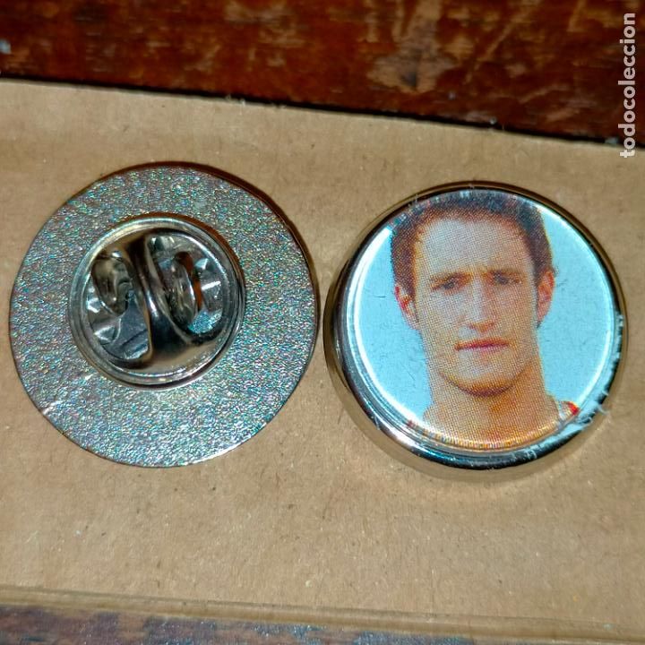 Pins de cole&ccedil;&atilde;o: pin redondo metal - f&uacute;tbol equipo club OSASUNA JUGADOR