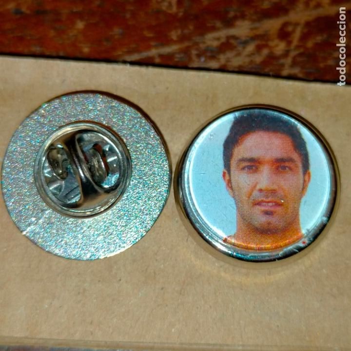 Pins de colecci&oacute;n: pin redondo metal - f&uacute;tbol equipo club OSASUNA JUGADOR