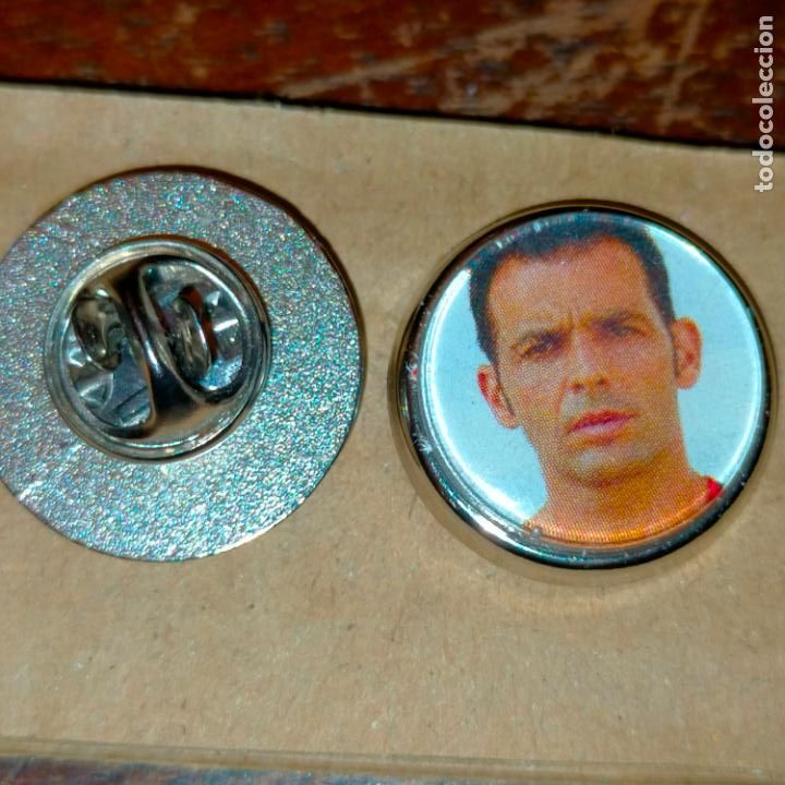 Collection pins: pin redondo metal - f&uacute;tbol equipo club OSASUNA JUGADOR