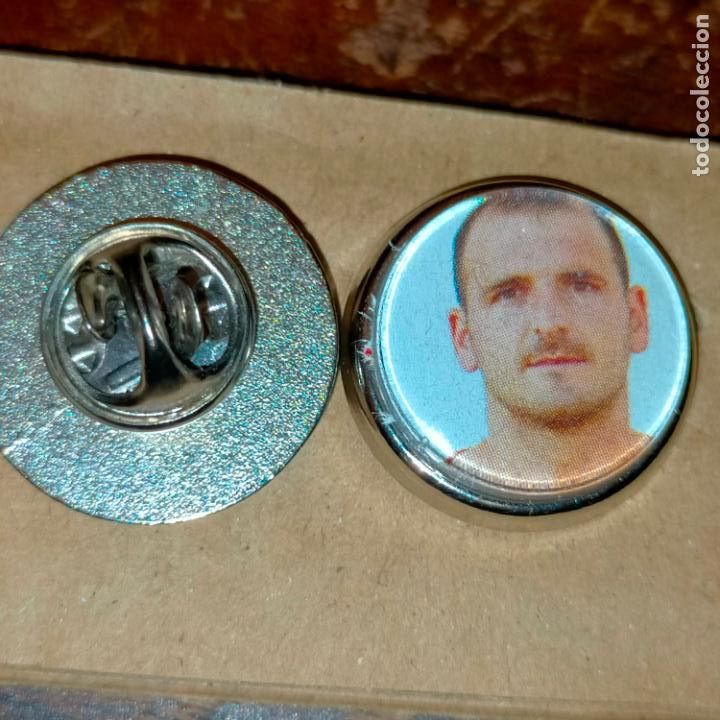 Collection pins: pin redondo metal - f&uacute;tbol equipo club OSASUNA JUGADOR